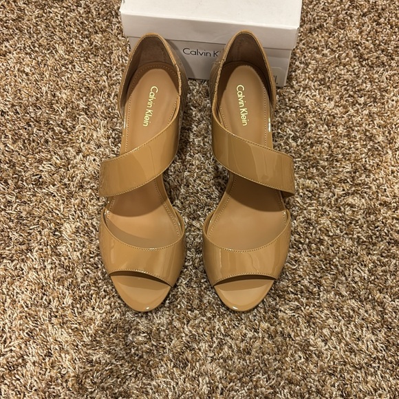 Calvin Klein Nude heels 8 1/2 - Picture 2 of 4